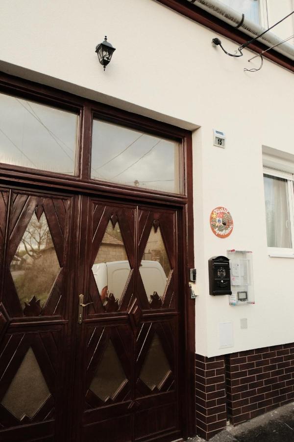 Kishaz Apartman Еґер Екстер'єр фото