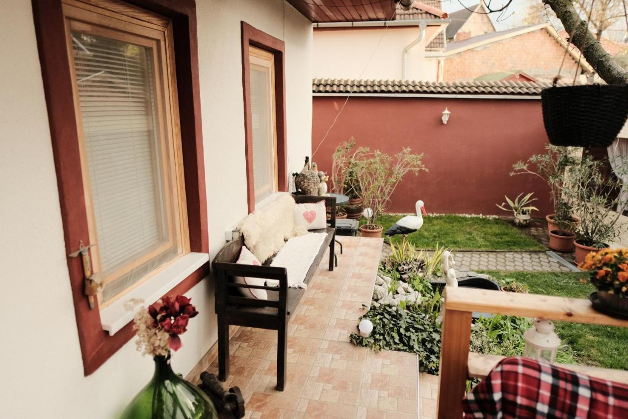 Kishaz Apartman Еґер Екстер'єр фото