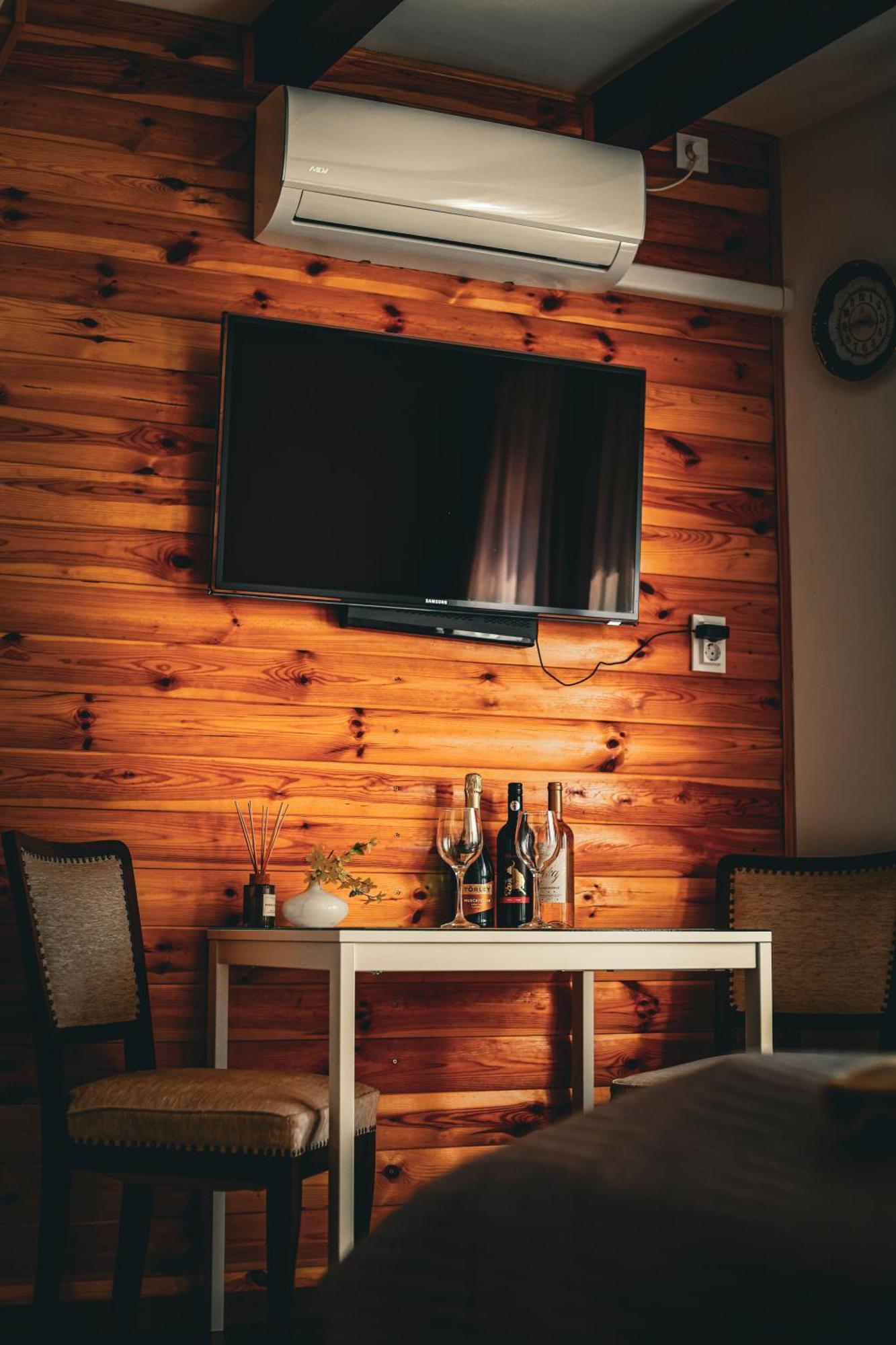 Kishaz Apartman Еґер Екстер'єр фото